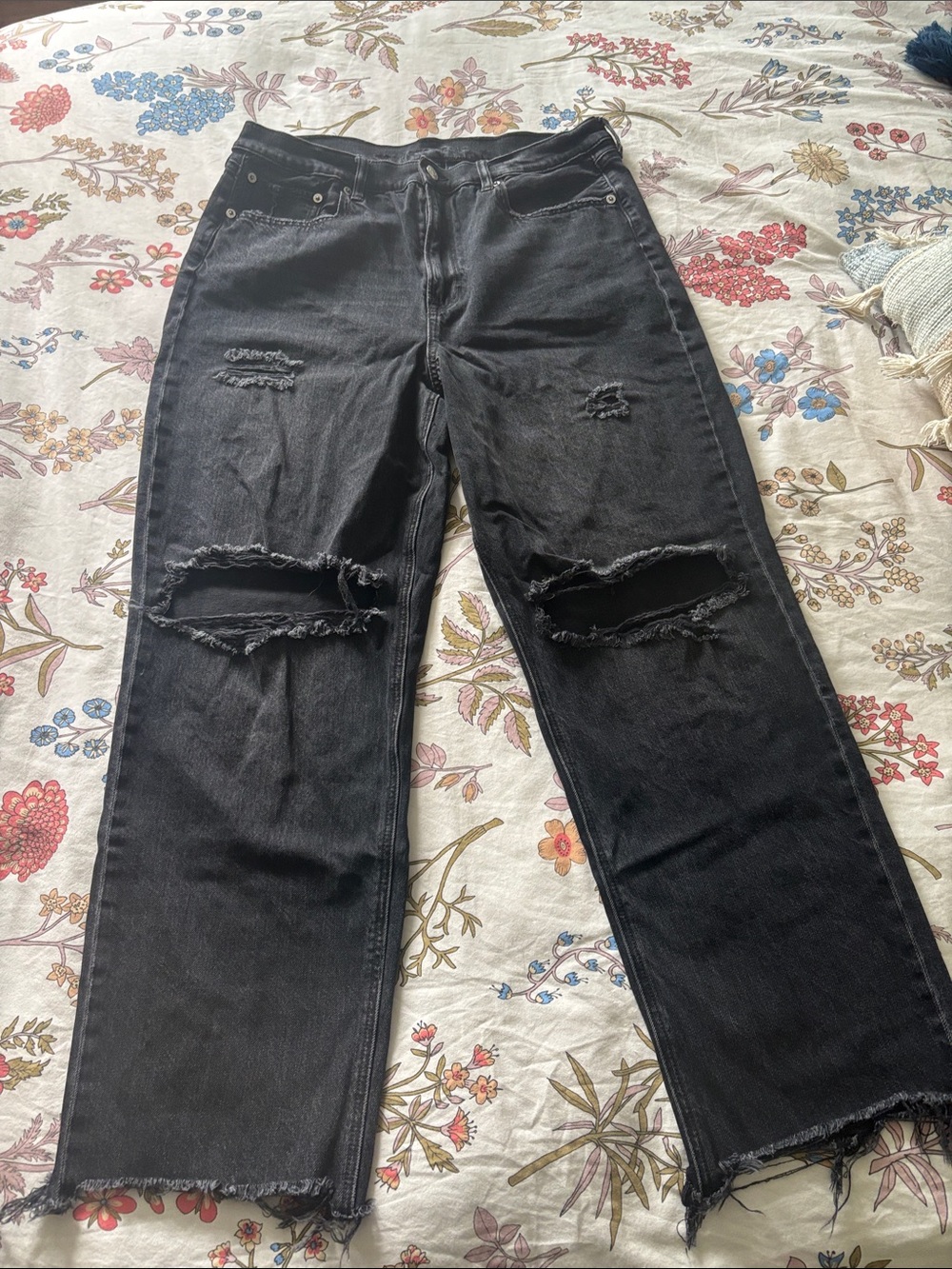 American Eagle Black Distressed Women's Jeans